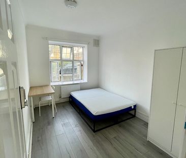 Room in a Shared Flat, Marina Court, E3 - Photo 3