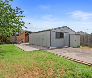 73 Centenary Avenue, Melton - Photo 6