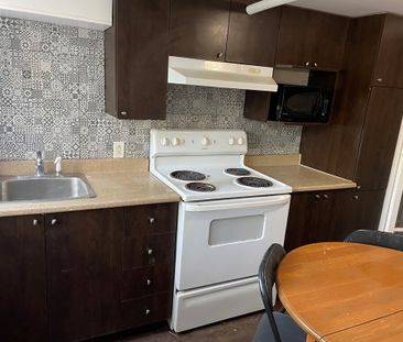 2 12 A Louer Proche Du Metro Sauve - Photo 1