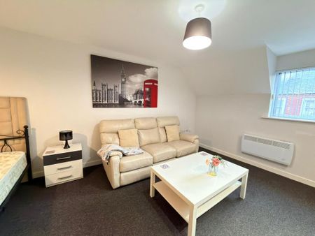 Studio to rent - Photo 2