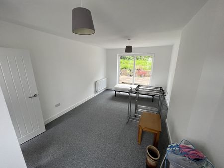 Sycamore Road South, Griffithstown, PONTYPOOL - Photo 4