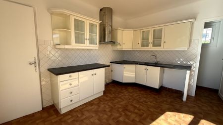 A LOUER _ Haut de villa 4 pièce(s) 103.87 m2 renové avec terrain arboré, terrasse et garage, - Photo 5