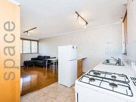 Furnished 1 bedroom unit in Claremont central - Photo 4