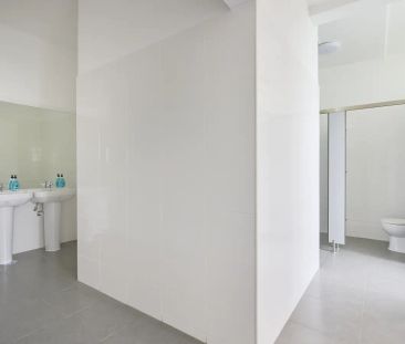 Room in a shared 6-bedroom apartment for rent in Lisbon, bills incl... - Photo 3
