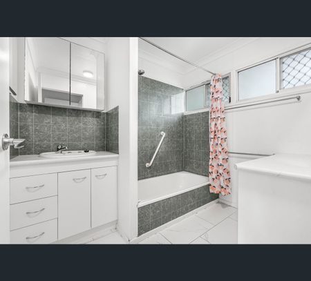 126 Cameron Parade, Wynnum, Qld 4178 - Photo 5