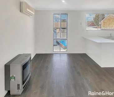 Renovated 3 bedroom single level townhouse near Karabar Shopping Mall. - Photo 4