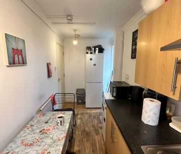 House share to rent - Photo 3