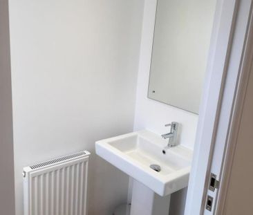2 bedroom semi-detached house to rent - Photo 6