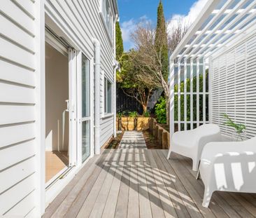 Luxury Living in the Heart of Devonport! - Photo 5