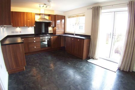 3 bedroom semi-detached house to rent - Photo 5
