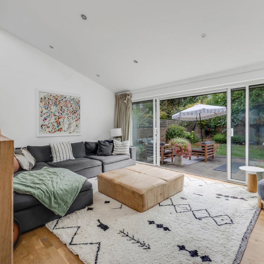 Springfield Road, St John's Wood, London, NW8 0QJ - Photo 1