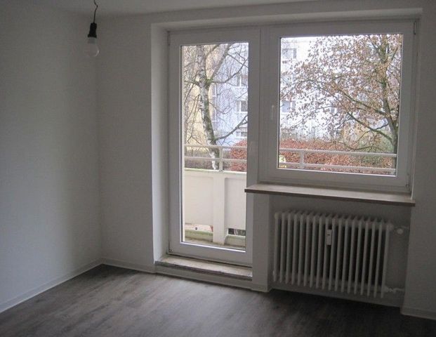 Schön renovierte, großzügige 2-Zimmer-Wohnung mit Balkon - Photo 1