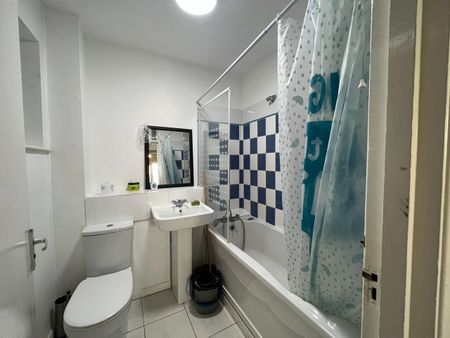 2 Bed Flat, St. Matthew's Road, SW2 - Photo 5