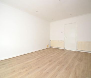 3 bedroom end of terrace house to rent - Photo 5