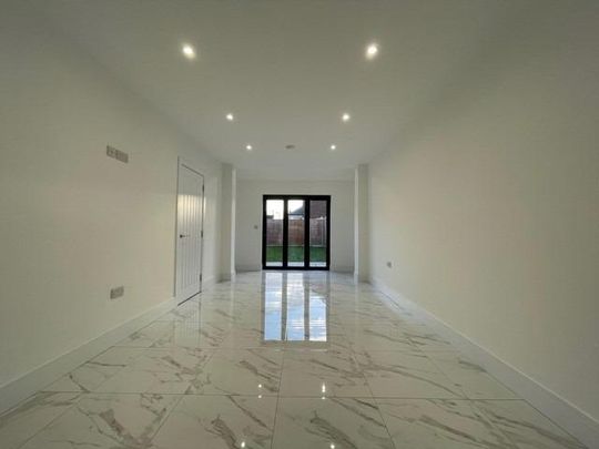6 bedroom semi-detached house to rent - Photo 1