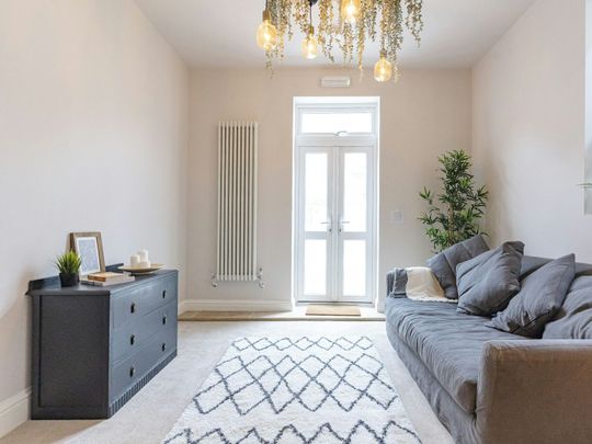 House share to rent on - Photo 1