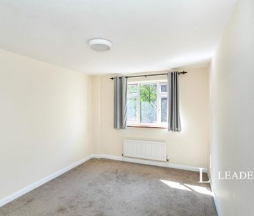 4 bedroom semi-detached house to rent - Photo 2