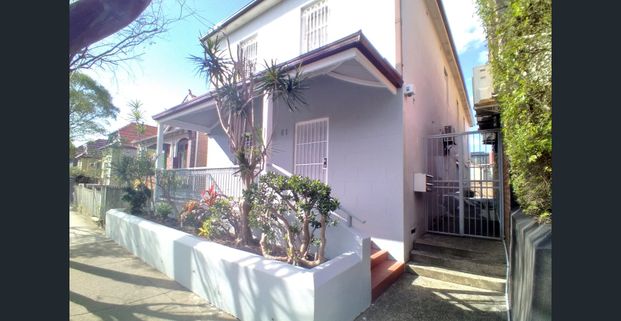 Comfort & Convenience in the Heart of Leichhardt - Photo 1