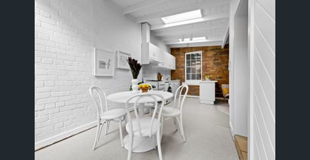 Charming Terrace just Steps from Lygon Street - Photo 5