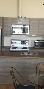 Très grand loft, plafonds 12 pieds, 2 chambres situé dans un Couvent au pittoresque village du Vieux Sainte-Rose Laval, 2250$ tout inclut - Photo 4