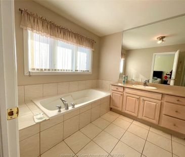 For Lease - 729 DONJON Court, Windsor, Ontario - Photo 4