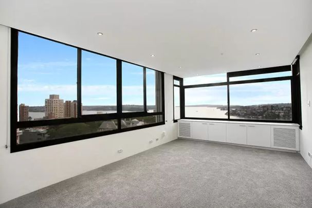 Luxurious Harbour-Edge Living in Darling Point - Photo 1