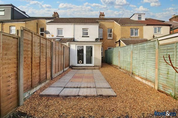 2 bedroom terraced house to rent - Photo 1