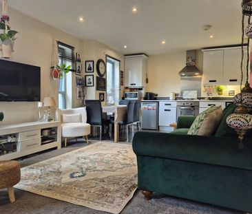 2 Bed Flat, Goldsmith Close, HA2 - Photo 1