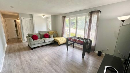 For Lease - 688 7th Line, Oro-Medonte, Ontario - Photo 3