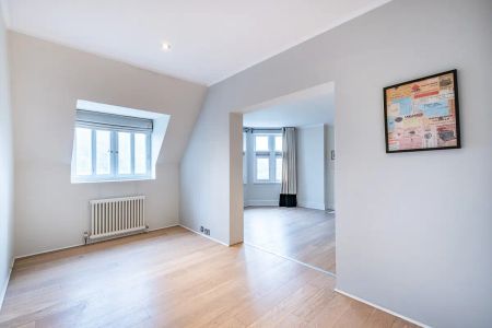 3 bedroom flat in Kensington Road - Photo 5