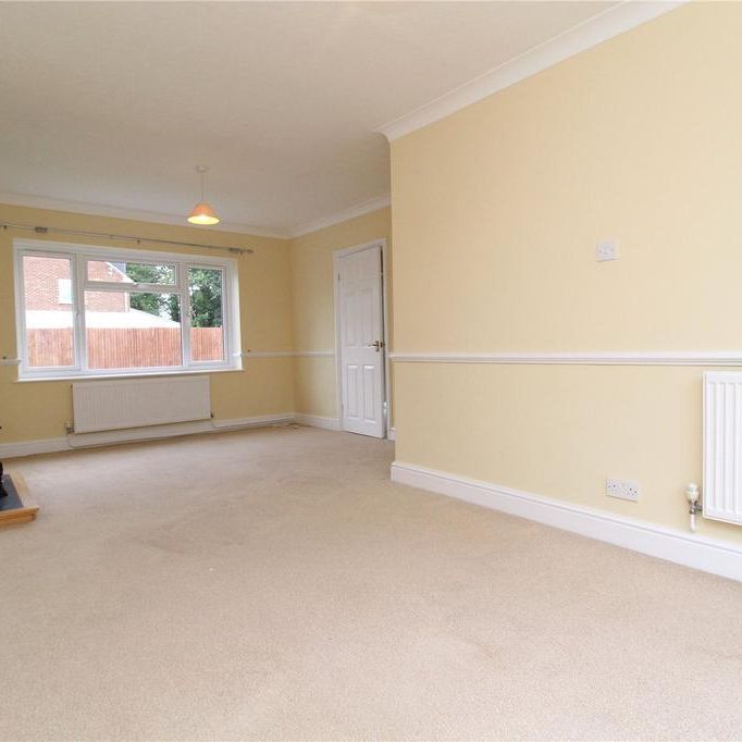 3 bedroom semi-detached house to rent - Photo 1