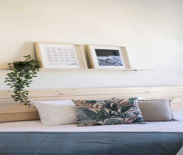 Room in a shared 17-bedroom apartment for rent in Vallehermoso - Photo 6