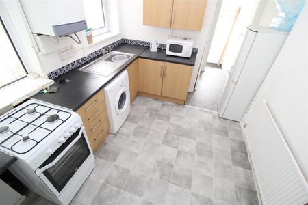 Room For Rent Queen Street, Pontypridd - Photo 3