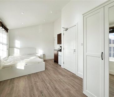 Kestrel Avenue, Staines-upon-Thames, Surrey, TW18 4RU - Photo 5