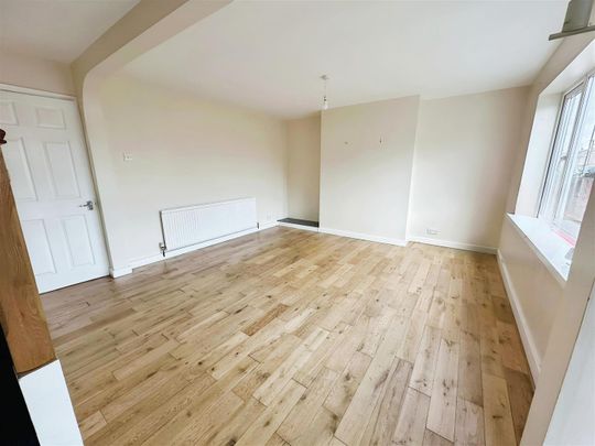 3 Bedroom Semi-Detached House for rent in Fernbank Drive, Armthorpe, Doncaster - Photo 1