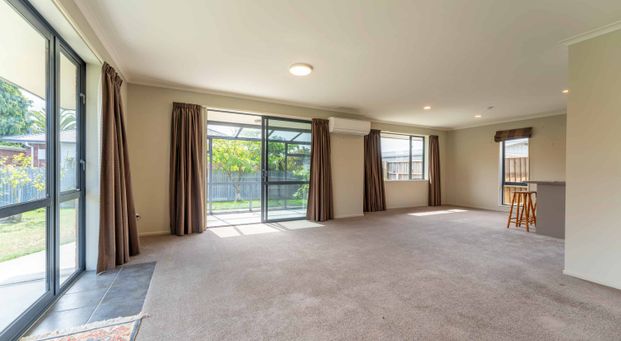 Easy Living - Photo 1