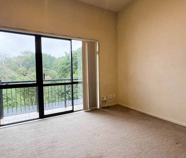 2-Bedroom Apartment in the Heart of Auckland C... - Photo 2