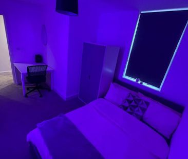 1 bedroom in a flat share to rent - Photo 1