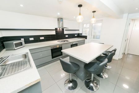 Manor Drive, Leeds - Photo 2