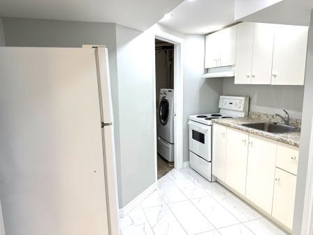 For Lease - 3016 Collista Court, Mississauga, Ontario - Photo 4