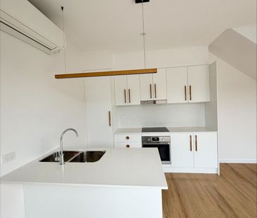 Near-New, Modern Townhouse in Prime Location - Photo 1