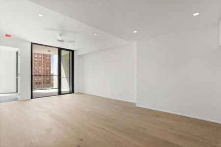 Chic One Bedroom Apartment in Convenient Location - Photo 3