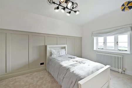 4 bedroom detached house to rent - Photo 4