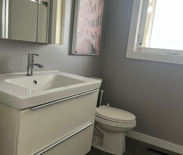 For Lease - 390 St. Augustine Drive, Oakville, Ontario - Photo 2