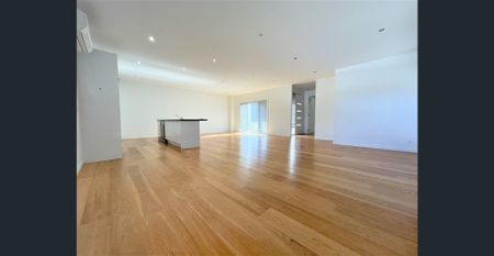 Three bedrooms and two bathrooms with a beautiful living environment - Photo 4