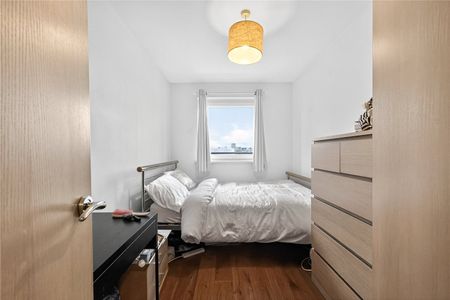 Battersea Park Road, London, SW8 4DA - Photo 3