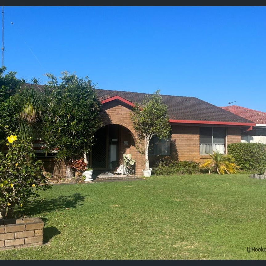 Waterfront Three Bedroom Home! - Photo 2