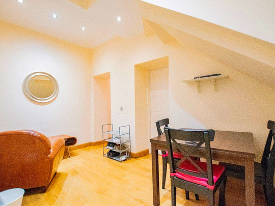 FLAT 6, 56 Queensborough Terrace Room 2 - Photo 1