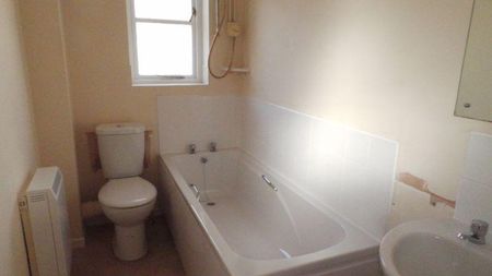 2 bedroom end of terrace house to rent - Photo 3