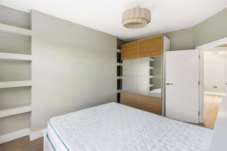 Smart newly refurbished 1 bedroom flat on a quiet residential street close to Westfield and Shepherd's bush Market station. - Photo 3